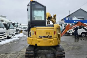 サムネイル: 平成30年　コマツ　PC30UU-6N0　0.09立米　クレーン仕様・オフセットブーム・エアコン付・使用時間2127時間