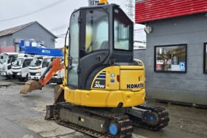 サムネイル: 平成30年　コマツ　PC30UU-6N0　0.09立米　クレーン仕様・オフセットブーム・エアコン付・使用時間2127時間