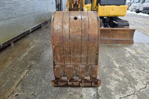 サムネイル: 平成30年　コマツ　PC30UU-6N0　0.09立米　クレーン仕様・オフセットブーム・エアコン付・使用時間2127時間