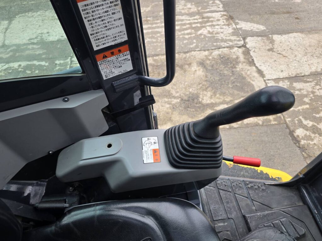 平成30年　コマツ　PC30UU-6N0　0.09立米　クレーン仕様・オフセットブーム・エアコン付・使用時間2127時間