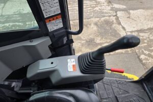 サムネイル: 平成30年　コマツ　PC30UU-6N0　0.09立米　クレーン仕様・オフセットブーム・エアコン付・使用時間2127時間