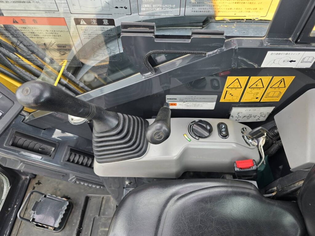 平成30年　コマツ　PC30UU-6N0　0.09立米　クレーン仕様・オフセットブーム・エアコン付・使用時間2127時間