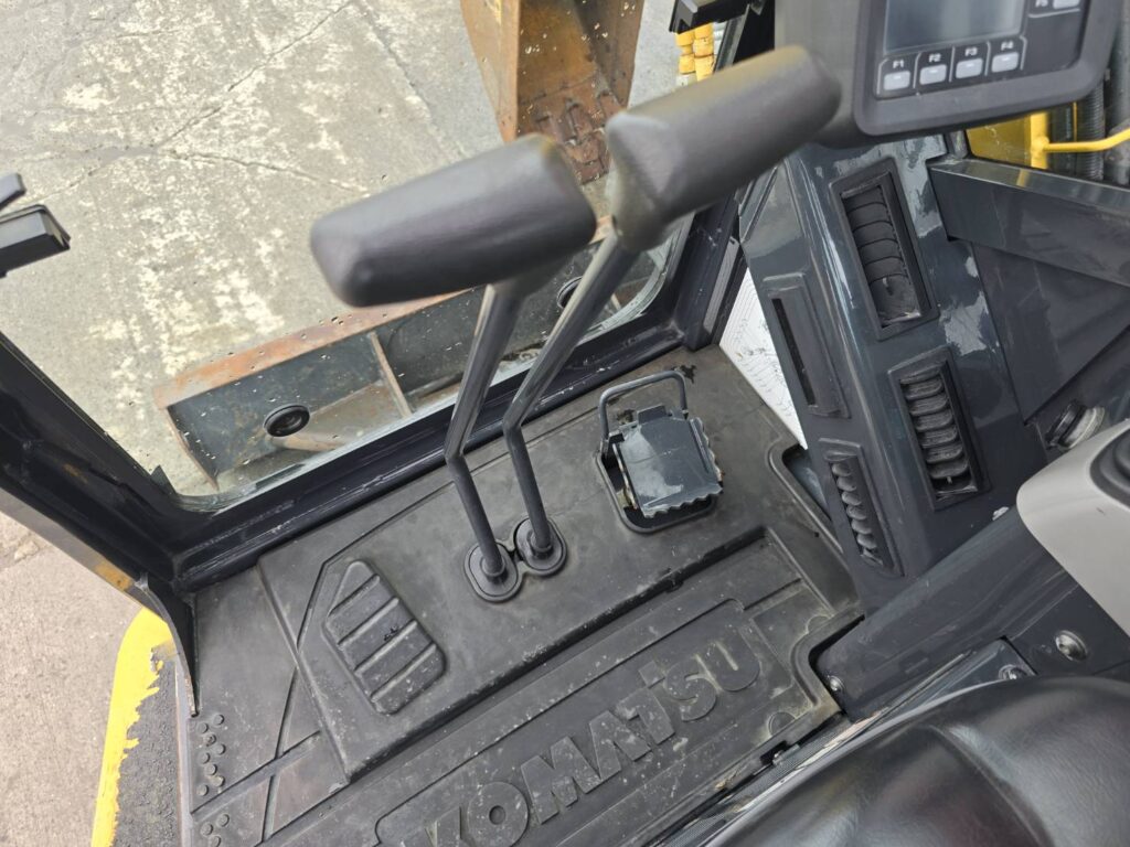 平成30年　コマツ　PC30UU-6N0　0.09立米　クレーン仕様・オフセットブーム・エアコン付・使用時間2127時間