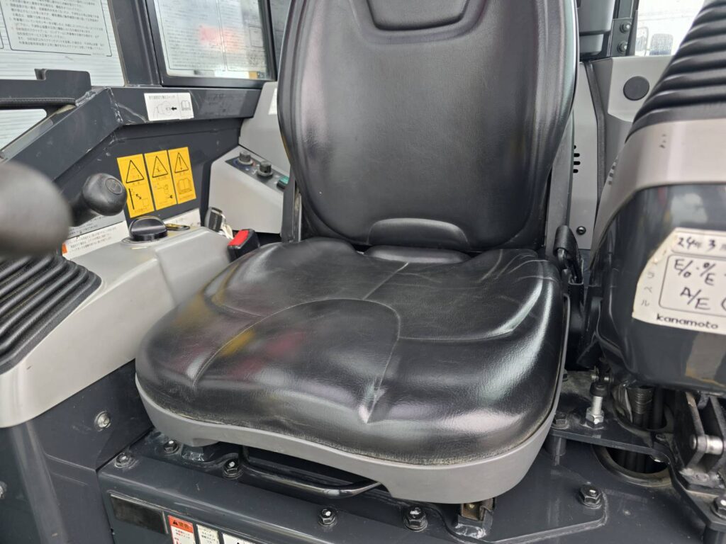 平成30年　コマツ　PC30UU-6N0　0.09立米　クレーン仕様・オフセットブーム・エアコン付・使用時間2127時間