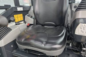 サムネイル: 平成30年　コマツ　PC30UU-6N0　0.09立米　クレーン仕様・オフセットブーム・エアコン付・使用時間2127時間