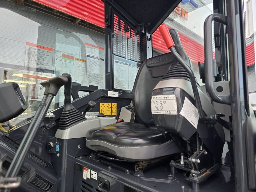 平成30年　コマツ　PC30UU-6N0　0.09立米　クレーン仕様・オフセットブーム・エアコン付・使用時間2127時間