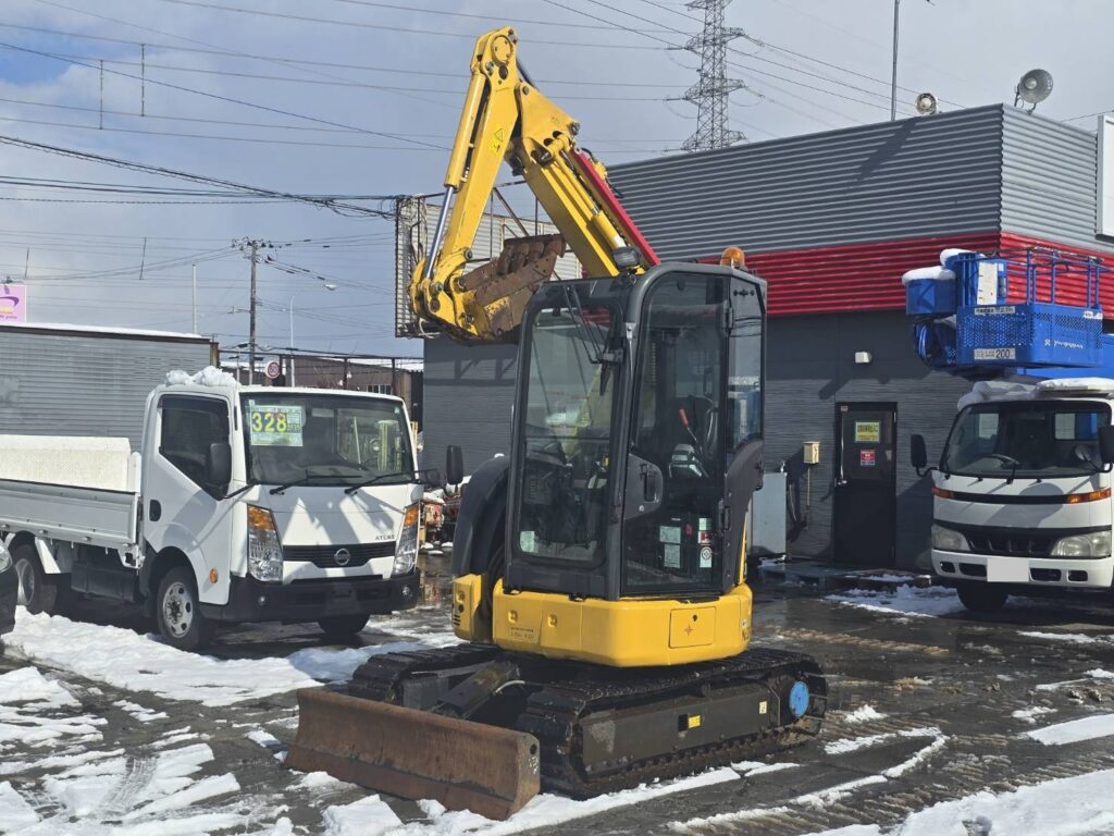 平成30年　コマツ　PC30UU-6N0　0.09立米　クレーン仕様・オフセットブーム・エアコン付・使用時間2127時間