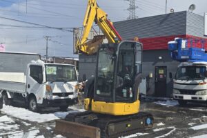 サムネイル: 平成30年　コマツ　PC30UU-6N0　0.09立米　クレーン仕様・オフセットブーム・エアコン付・使用時間2127時間