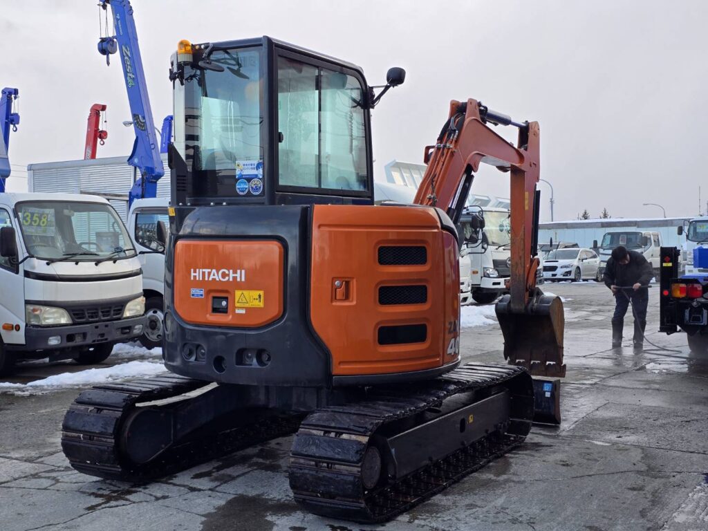 令和1年　日立　ZX40U-5B　0.14立米　クレーン仕様・エアコン付・後方小旋回・使用時間2762時間