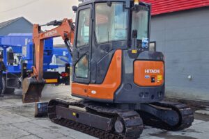 サムネイル: 令和1年　日立　ZX40U-5B　0.14立米　クレーン仕様・エアコン付・後方小旋回・使用時間2762時間