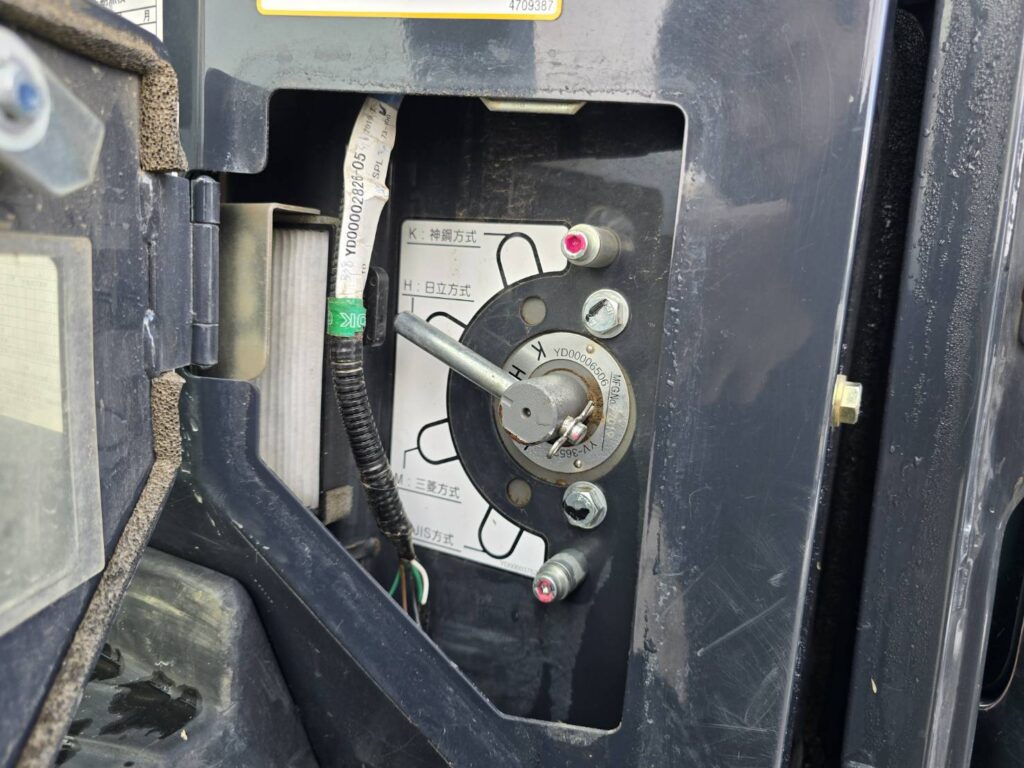 令和1年　日立　ZX40U-5B　0.14立米　クレーン仕様・エアコン付・後方小旋回・使用時間2762時間