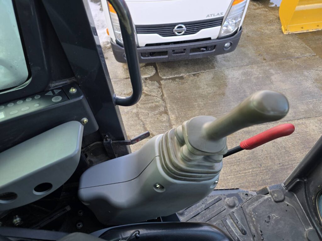 令和1年　日立　ZX40U-5B　0.14立米　クレーン仕様・エアコン付・後方小旋回・使用時間2762時間