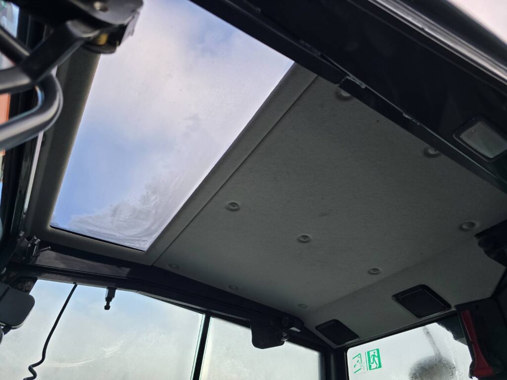 令和1年　日立　ZX40U-5B　0.14立米　クレーン仕様・エアコン付・後方小旋回・使用時間2762時間