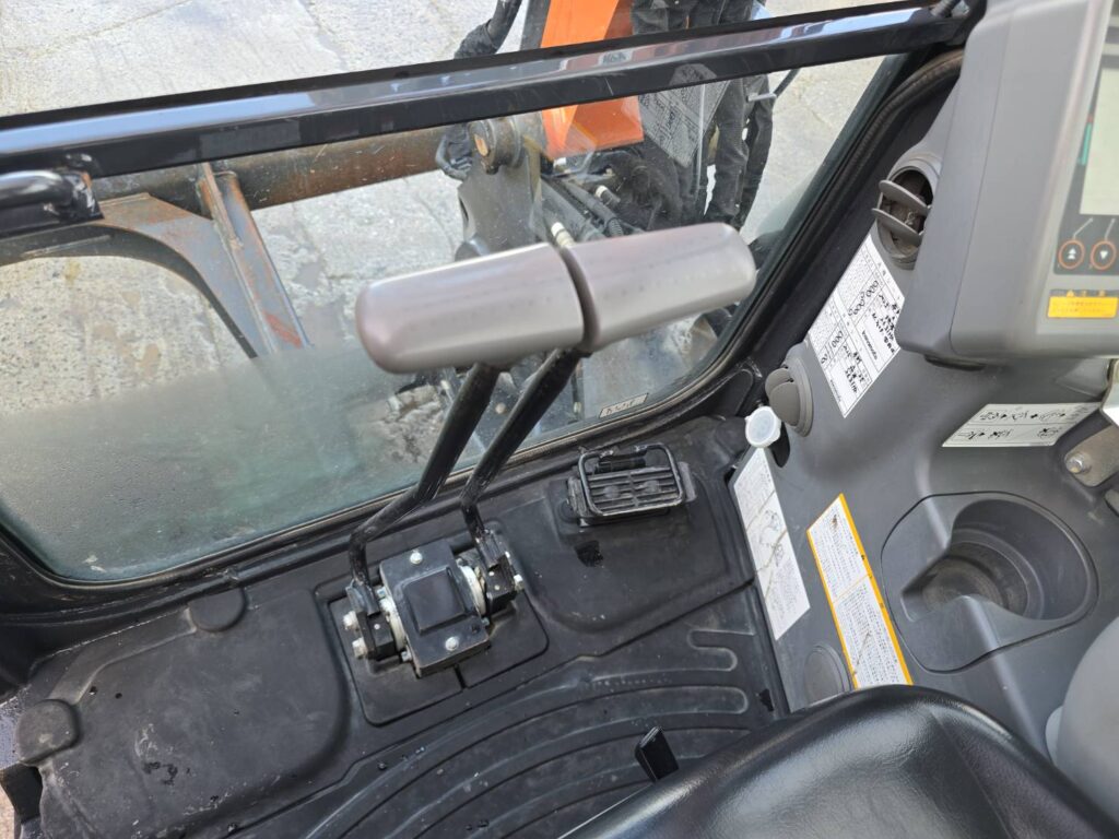 令和1年　日立　ZX40U-5B　0.14立米　クレーン仕様・エアコン付・後方小旋回・使用時間2762時間