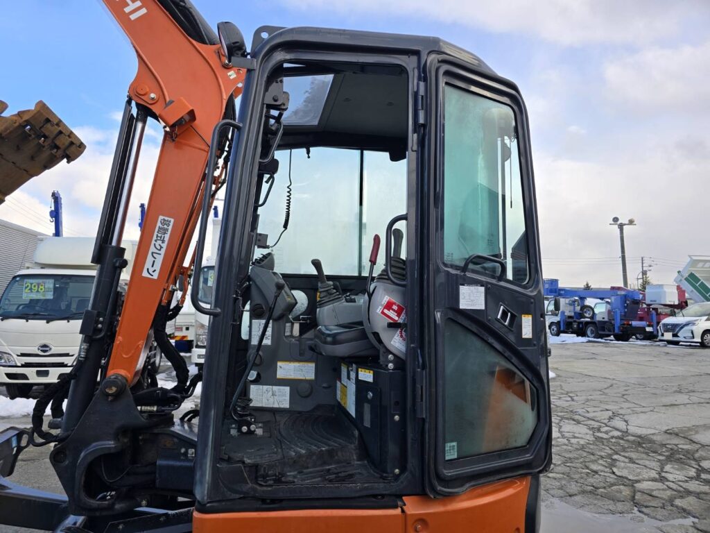 令和1年　日立　ZX40U-5B　0.14立米　クレーン仕様・エアコン付・後方小旋回・使用時間2762時間