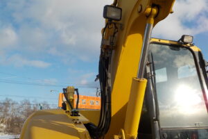 サムネイル: 平成26年　コマツ　バックホー　PC78US-8　★0.28立米★配管付き★クレーン仕様★