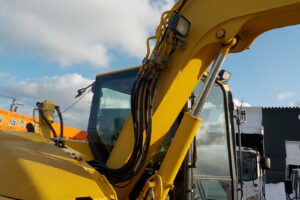 サムネイル: 平成26年　コマツ　バックホー　PC78US-8　★0.28立米★配管付き★クレーン仕様★