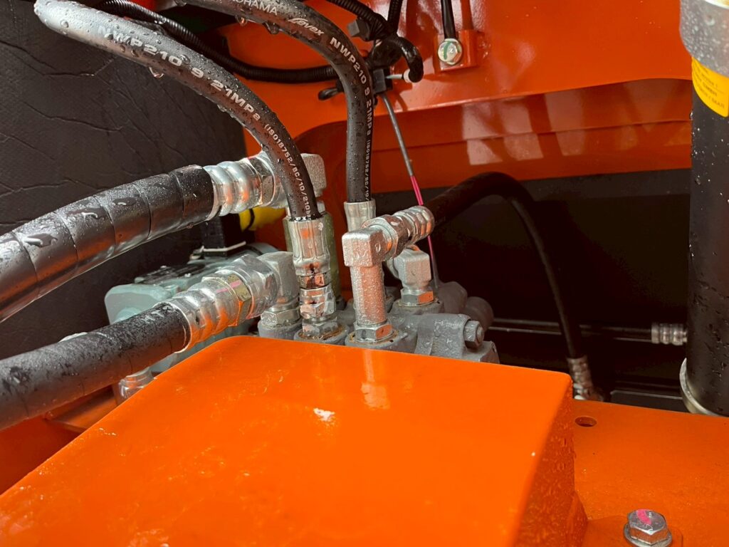 【★北見店★】令和7年　ZW80S-5B　2025年モデル　0.9立米　ｽﾉｰｽﾊﾟｲｸ・ﾗｲﾄﾞ ｺﾝﾄﾛｰﾙ・ﾀﾞﾌﾞﾙﾋｰﾀｰ仕様（車検令和9年11月）