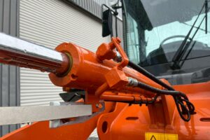 サムネイル: 【★北見店★】令和7年　ZW80S-5B　2025年モデル　0.9立米　ｽﾉｰｽﾊﾟｲｸ・ﾗｲﾄﾞ ｺﾝﾄﾛｰﾙ・ﾀﾞﾌﾞﾙﾋｰﾀｰ仕様（車検令和9年11月）