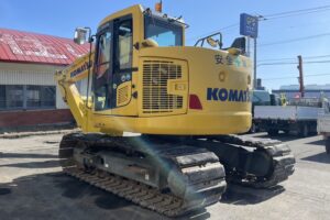 サムネイル: 令和1年式　コマツPC138US　クレーン仕様　後方超小旋回　エアコン　使用時間3415時間