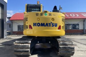 サムネイル: 令和1年式　コマツPC138US　クレーン仕様　後方超小旋回　エアコン　使用時間3415時間