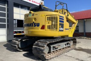 サムネイル: 令和1年式　コマツPC138US　クレーン仕様　後方超小旋回　エアコン　使用時間3415時間