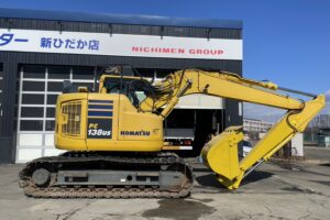 サムネイル: 令和1年式　コマツPC138US　クレーン仕様　後方超小旋回　エアコン　使用時間3415時間