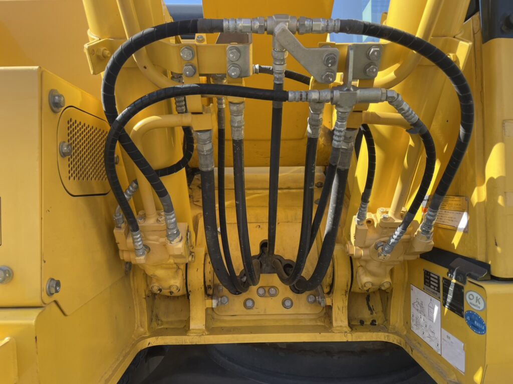 令和1年式　コマツPC138US　クレーン仕様　後方超小旋回　エアコン　使用時間3415時間