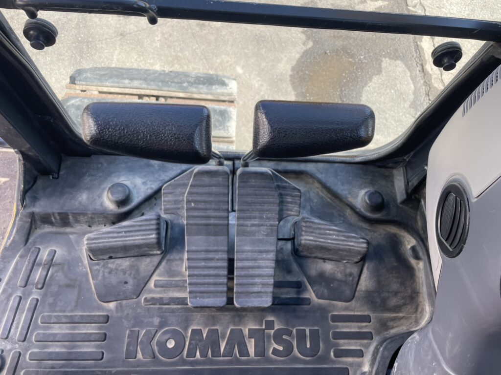 令和1年式　コマツPC138US　クレーン仕様　後方超小旋回　エアコン　使用時間3415時間