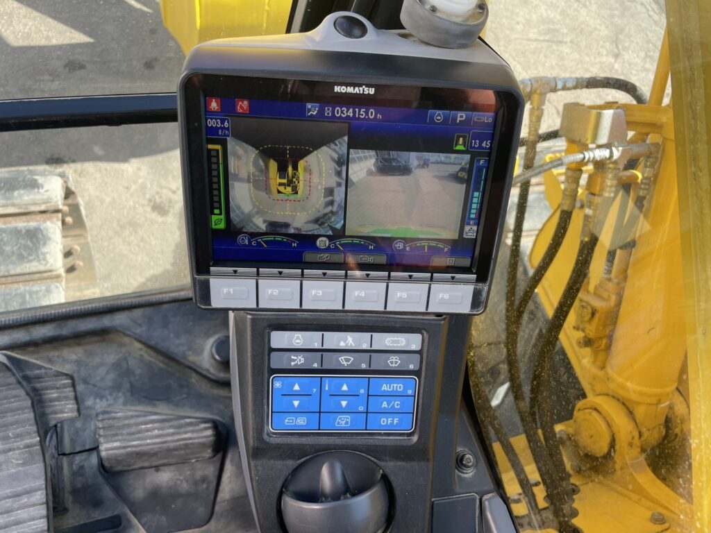 令和1年式　コマツPC138US　クレーン仕様　後方超小旋回　エアコン　使用時間3415時間