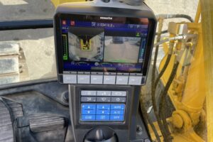 サムネイル: 令和1年式　コマツPC138US　クレーン仕様　後方超小旋回　エアコン　使用時間3415時間