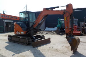 サムネイル: 【江別店】令和１年式　日立　バックホー　ZX40U-5B　★0.14立米★配管付★クレーン仕様★エアコン付★