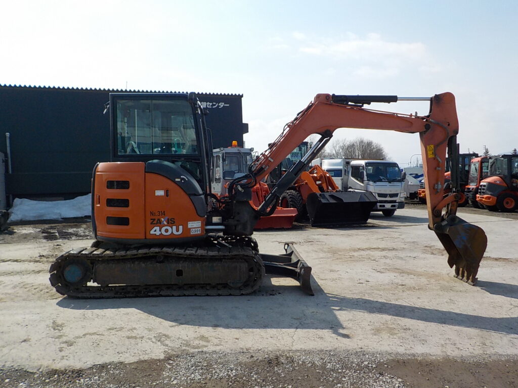 【江別店】令和１年式　日立　バックホー　ZX40U-5B　★0.14立米★配管付★クレーン仕様★エアコン付★