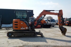 サムネイル: 【江別店】令和１年式　日立　バックホー　ZX40U-5B　★0.14立米★配管付★クレーン仕様★エアコン付★