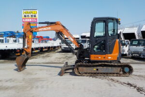 サムネイル: 【江別店】令和１年式　日立　バックホー　ZX40U-5B　★0.14立米★配管付★クレーン仕様★エアコン付★