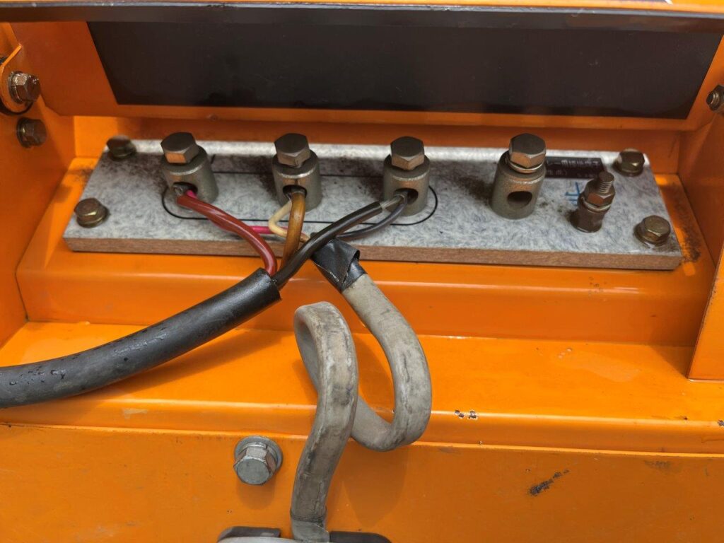 デンヨー　発電機　DCA-13SPK