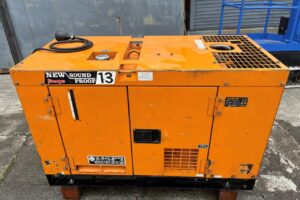 サムネイル: デンヨー　発電機　DCA-13SPK