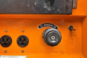 サムネイル: デンヨー　発電機　DCA-13SPK