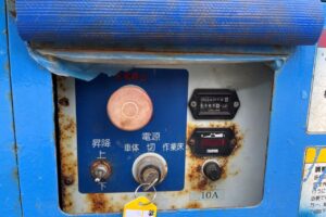 サムネイル: 平成19年　エスマック　6ｍ高所作業機　KC60　スライド仕様・使用時間302時間
