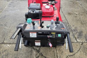 サムネイル: ホンダ　ハイブリッド除雪機　スノーラｉ　ＨＳ１５９０ｉ ★15馬力・ガソリン★