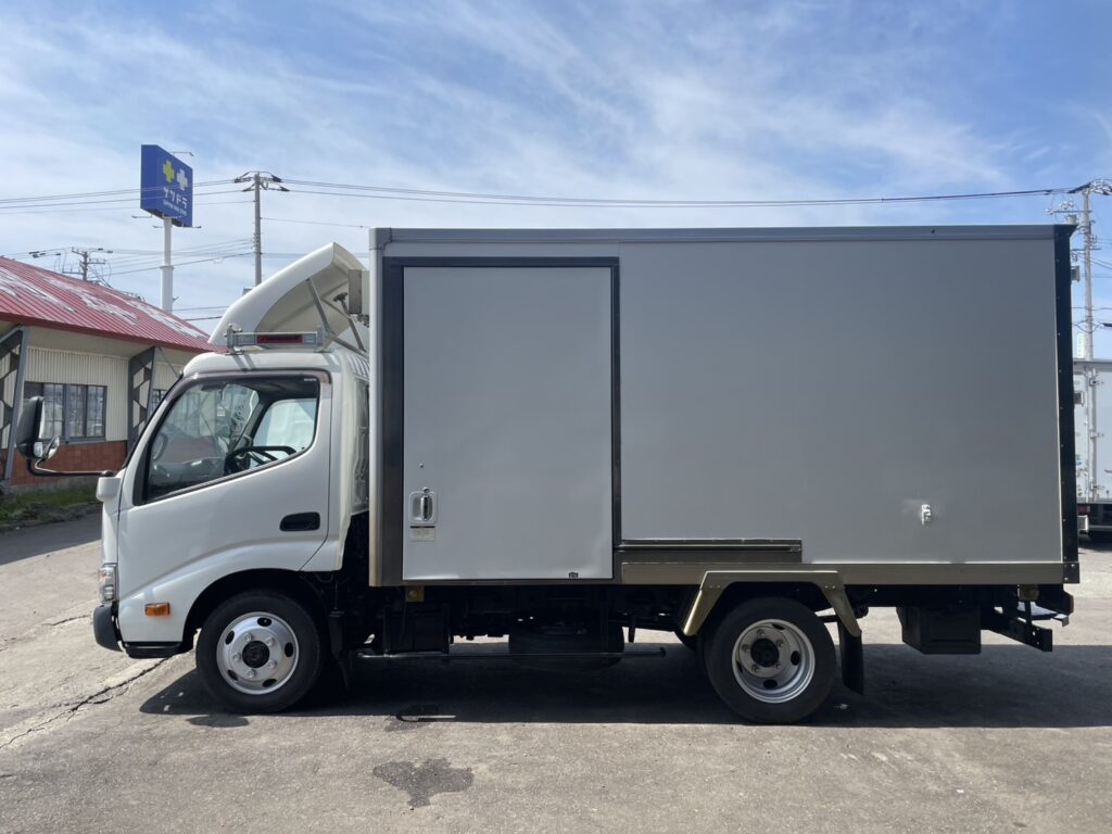 平成29年　トヨエース２トン冷蔵冷凍車４WD　全塗装済み　車検1年付