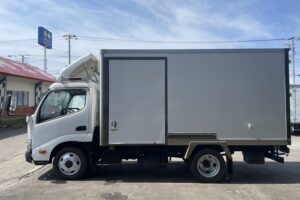 サムネイル: 平成29年　トヨエース２トン冷蔵冷凍車４WD　全塗装済み　車検1年付