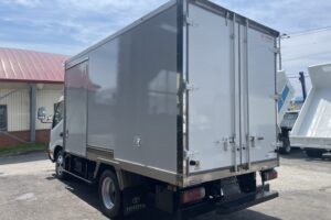 サムネイル: 平成29年　トヨエース２トン冷蔵冷凍車４WD　全塗装済み　車検1年付