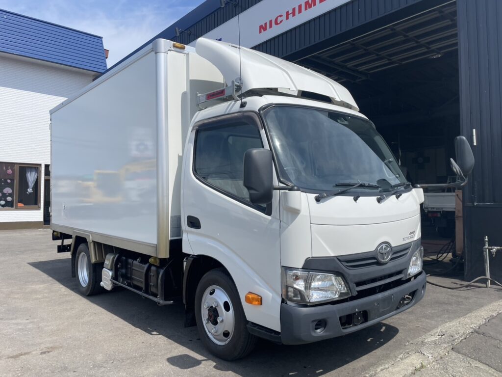 平成29年　トヨエース２トン冷蔵冷凍車４WD　全塗装済み　車検1年付