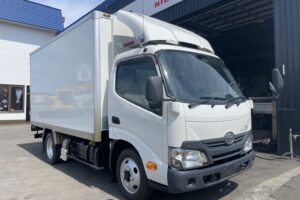 サムネイル: 平成29年　トヨエース２トン冷蔵冷凍車４WD　全塗装済み　車検1年付