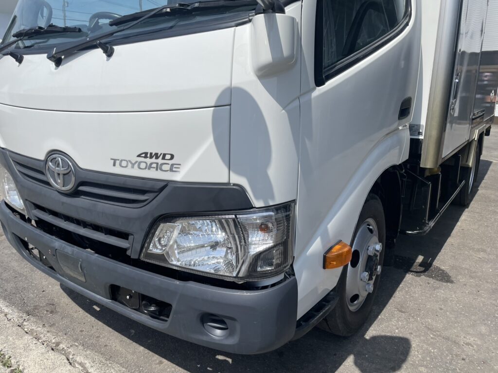 平成29年　トヨエース２トン冷蔵冷凍車４WD　全塗装済み　車検1年付
