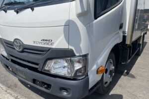 サムネイル: 平成29年　トヨエース２トン冷蔵冷凍車４WD　全塗装済み　車検1年付