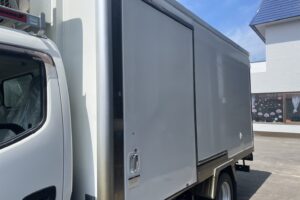 サムネイル: 平成29年　トヨエース２トン冷蔵冷凍車４WD　全塗装済み　車検1年付