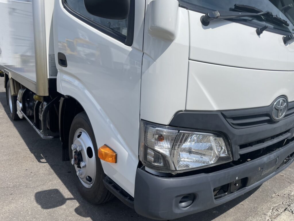 平成29年　トヨエース２トン冷蔵冷凍車４WD　全塗装済み　車検1年付
