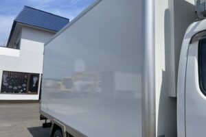 サムネイル: 平成29年　トヨエース２トン冷蔵冷凍車４WD　全塗装済み　車検1年付